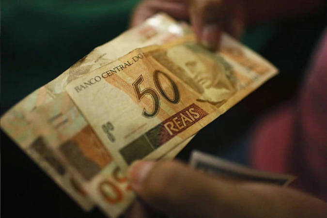 Rendimento médio dos brasileiros chega a R$ 3.057 em 2024