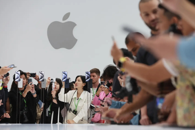 Apple revela planos de iPhone dobrável e sem bordas até 2027