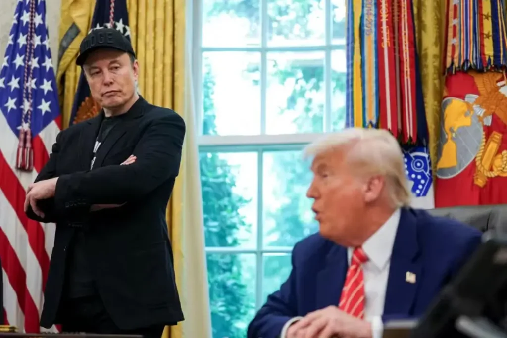 É comum pensar que Musk e Trump estão distantes demais da realidade brasileira. Mas suas decisões — de investimentos a políticas protecionistas — impactam diretamente diversas decisões do nosso cotidiano | Foto: Reprodução/Nathan Howard/Unsplash

bilionários