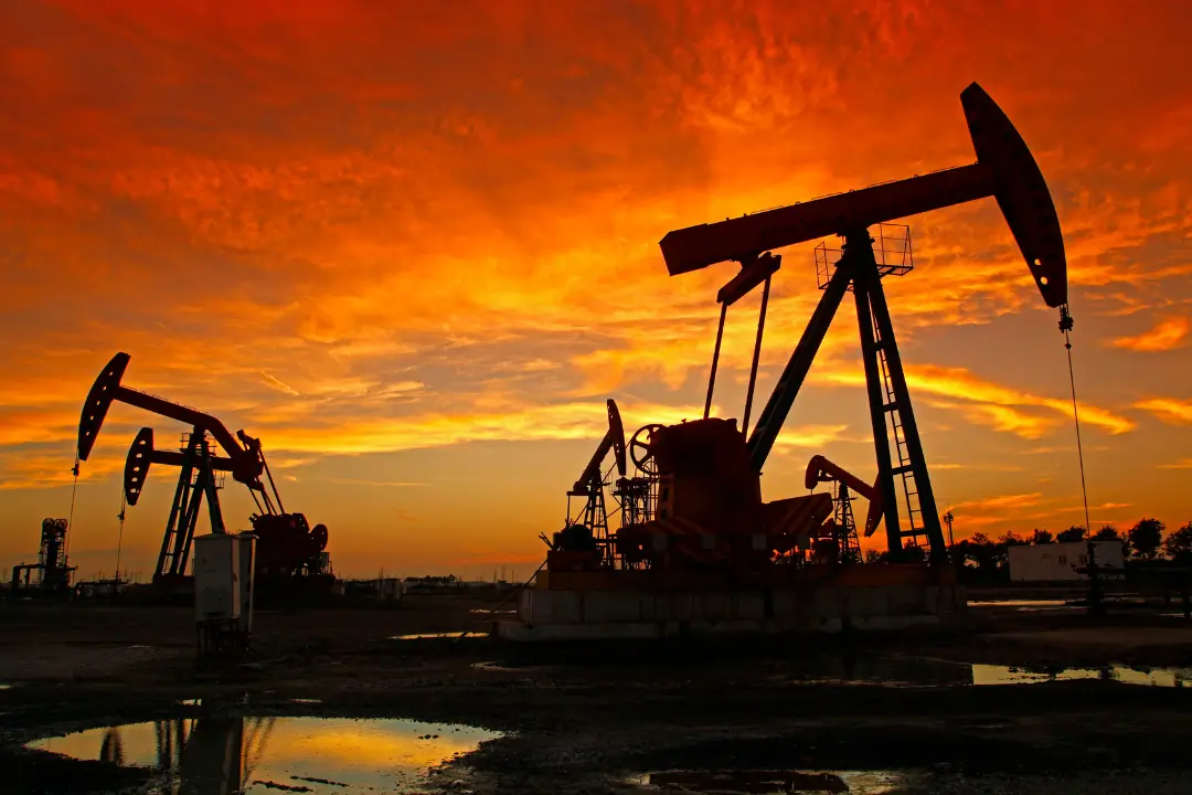 Petróleo cai 7% após ataque do Irã aos EUA