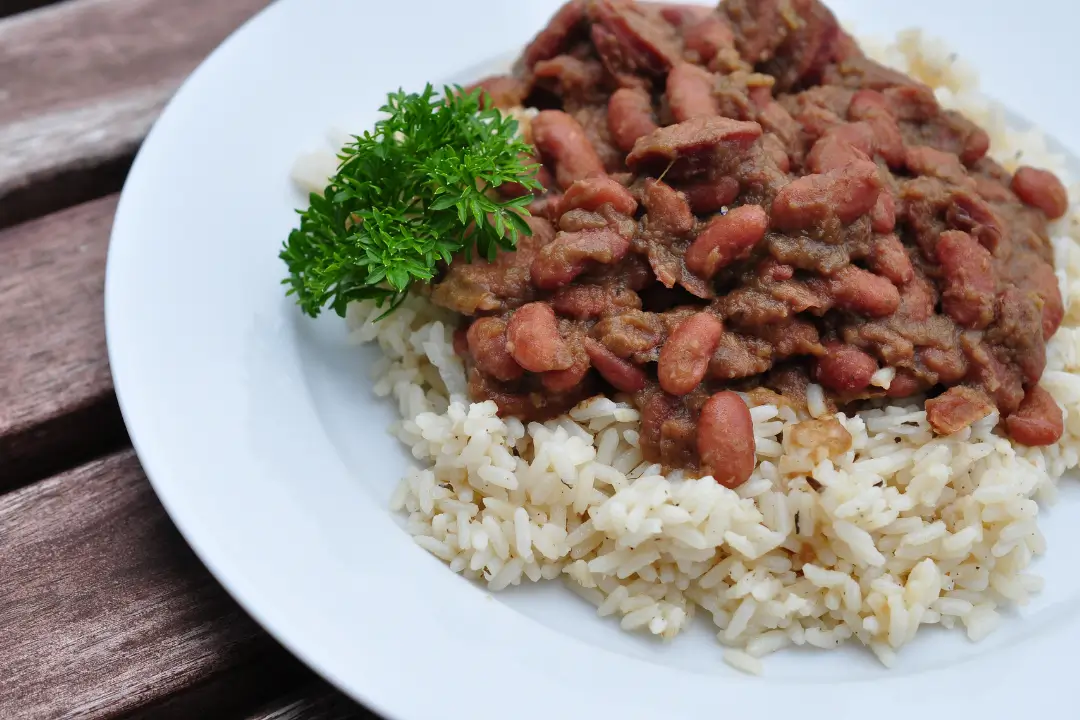 Almoço mais barato: preço do arroz e feijão caem em maio