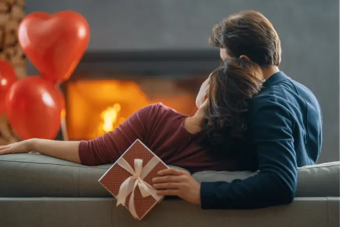 Em um cenário cada vez mais competitivo e digital, engajar o público com ações que entreguem valor emocional e simbólico pode ser a chave do sucesso. Por isso, marcas que querem aproveitar datas como o Dia dos Namorados precisam ir além das promoções: devem apostar em narrativas que façam sentido para o público | Foto: Reprodução/Canva