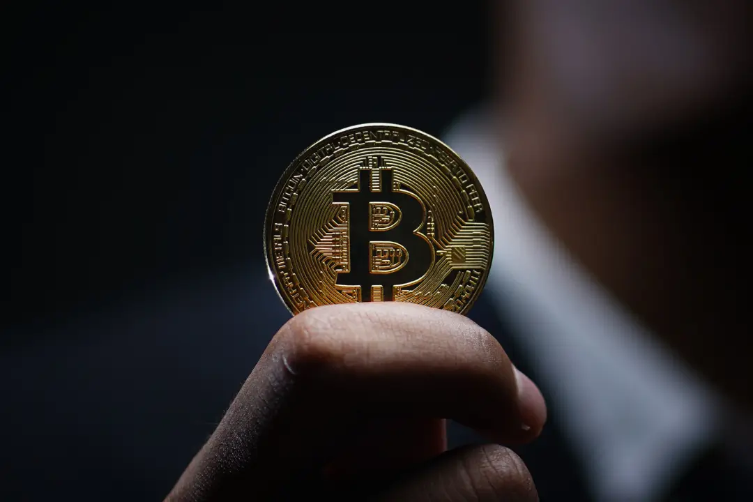 Bitcoin em queda: entenda por que o preço recuou e o que isso pode indicar para 2026