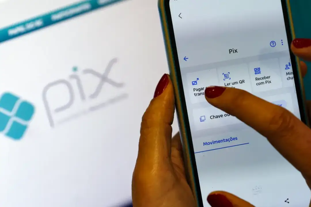 Pix parcelado vira alternativa ao crédito no Brasil, aponta Google