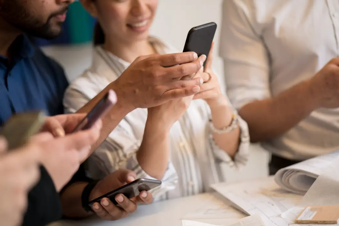 Estudo revela melhores horários para postar nas redes sociais e aumentar o engajamento