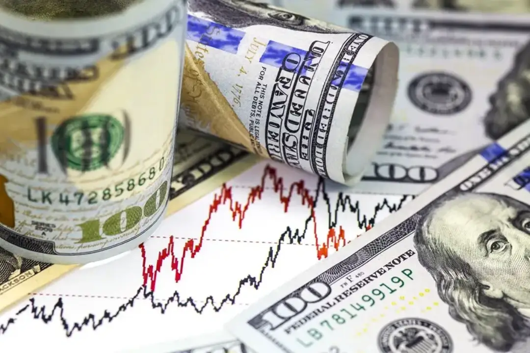 Dólar futuro dispara após mínima do ano com tarifa dos EUA