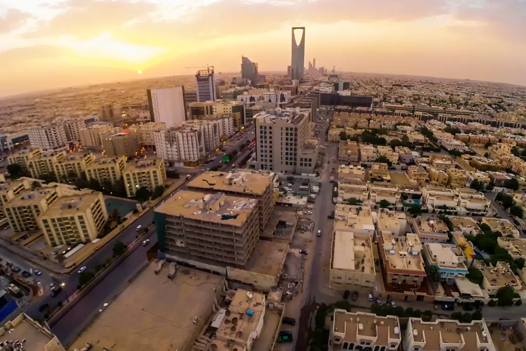 Arábia Saudita tem recebido um grande destaque e vem sendo considerada como protagonista global no setor, apoiada por megaprojetos e metas claras de atração de visitantes | Foto: Reprodução/Canva