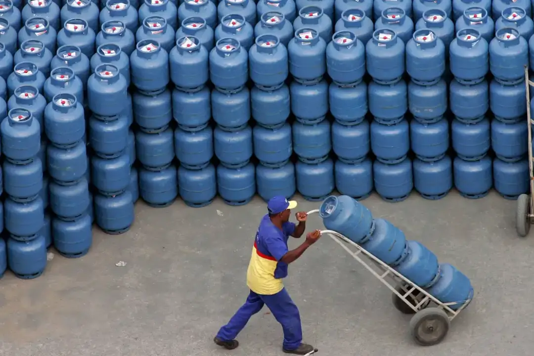 Gás de cozinha gratuito será oferecido a 17 milhões de pessoas