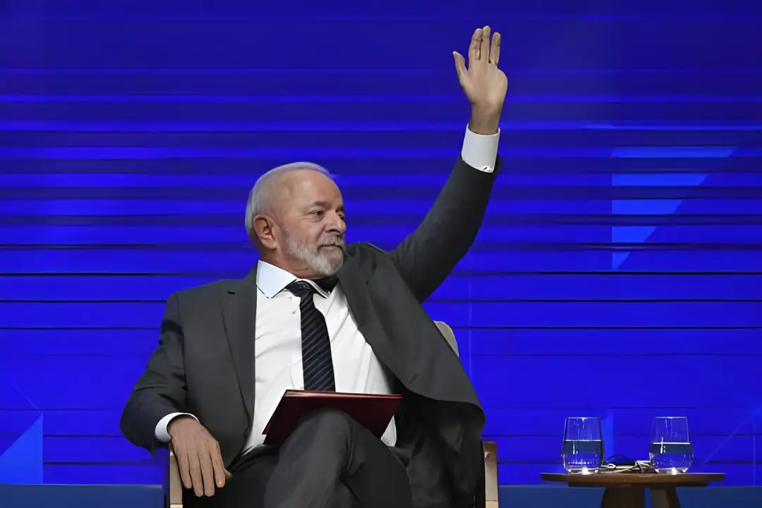 Lula diz no BRICS que comércio global está ameaçado