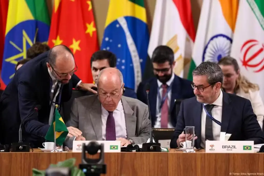 BRICS cobra reforma no FMI com voz para economias emergentes