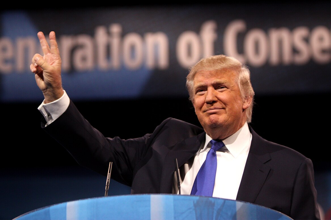 Trump impõe tarifa de 50% ao Brasil, com exceções