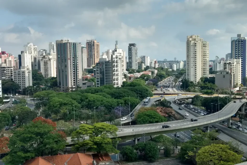 Comércio exterior brasileiro se ajusta à nova tarifa de 50% dos EUA, com foco em diversificação de mercados e apoio a setores afetados | Foto: Reprodução/Canva

tarifas