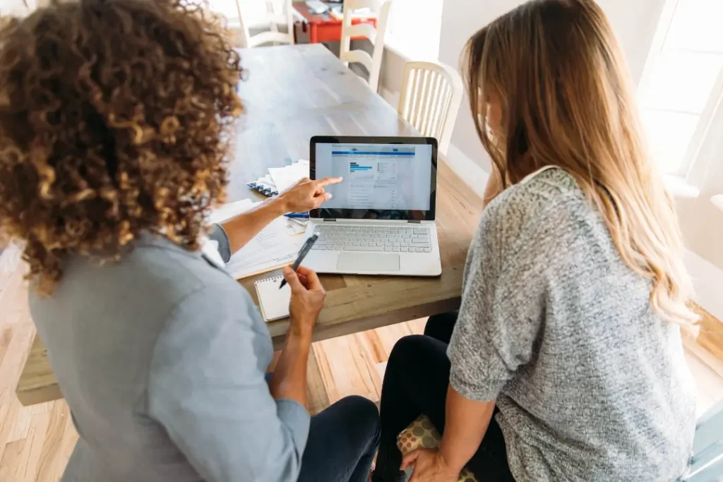 O Open Finance já soma mais de 62 milhões de consentimentos ativos, mas mais da metade dos brasileiros ainda não conhece seus benefícios completos, segundo a Febraban e o Datafolha | Foto: Reprodução/Canva