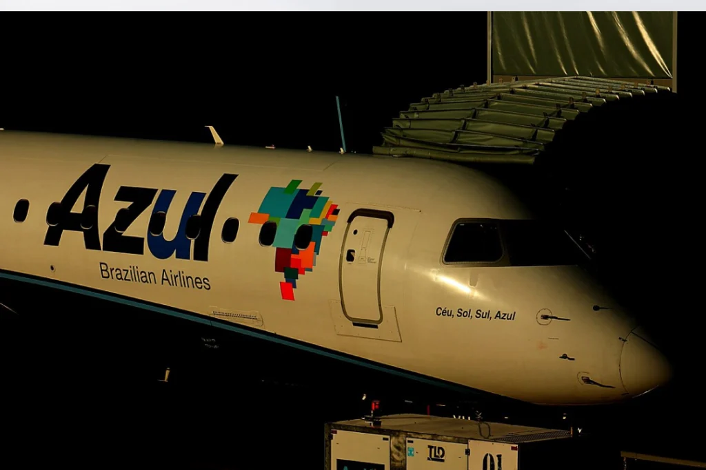 Azul encerra voos em 14 cidades brasileiras