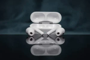 Apple lança AirPods com tradução simultânea