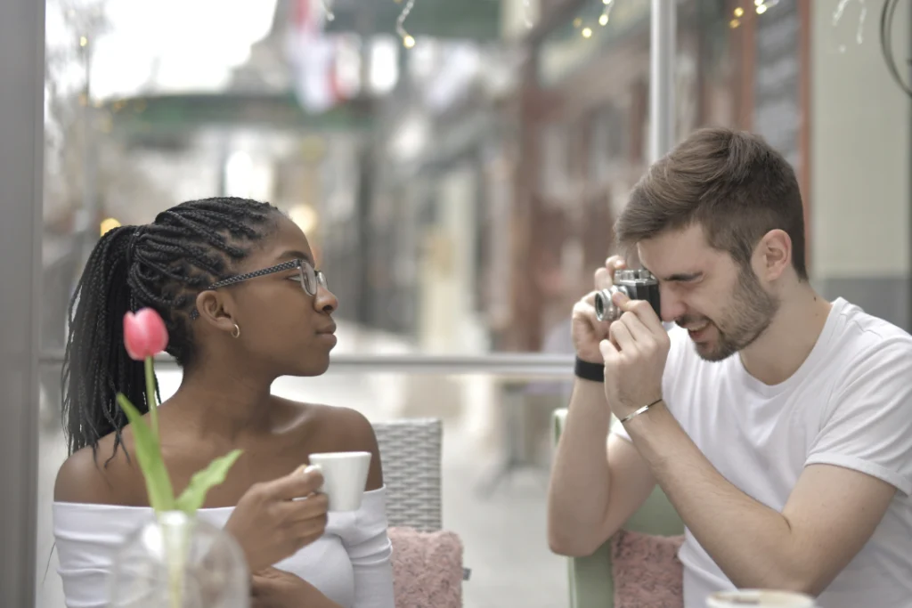 Tinder lança encontro duplo