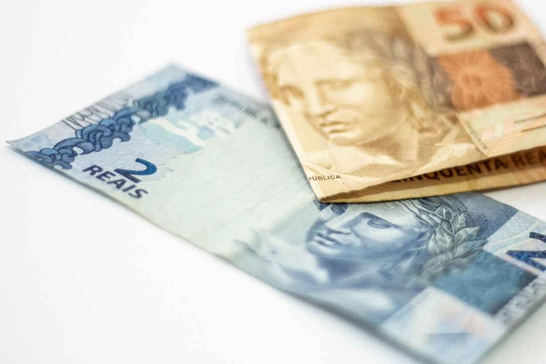 Crédito do Trabalhador divide opiniões e atinge principalmente brasileiros com renda de até R$ 2 mil