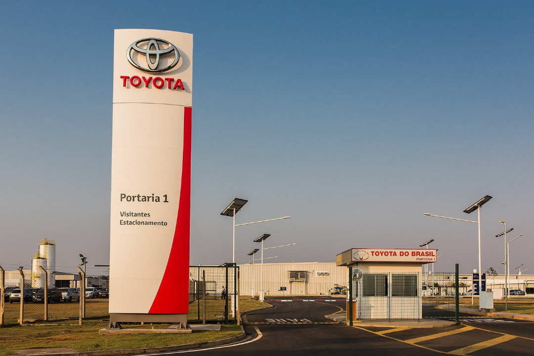Temporal destrói fábrica da Toyota em SP e paralisa toda a produção no Brasil; entenda