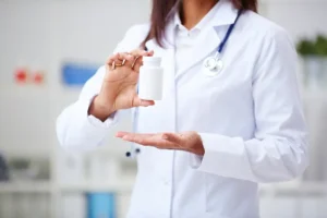 Cresce o uso de inteligência artificial na descoberta de medicamentos, com apoio da FDA para reduzir testes em animais | Foto: Reprodução/Canva