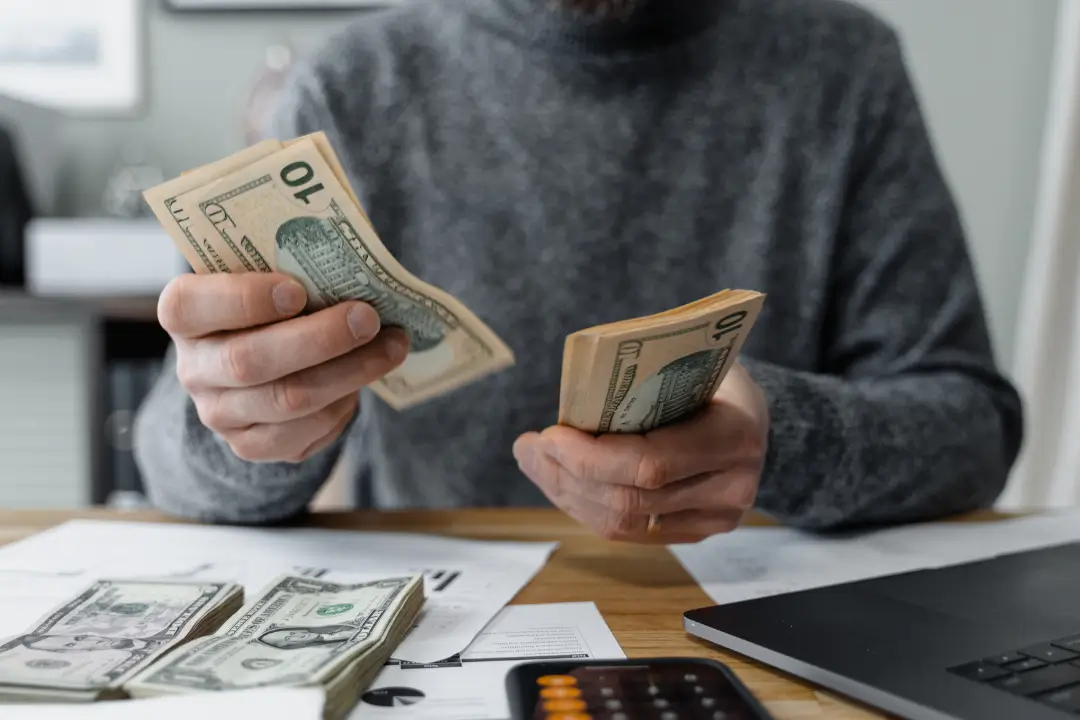 Copom deve manter Selic em 15% e adia expectativa de cortes para 2026
