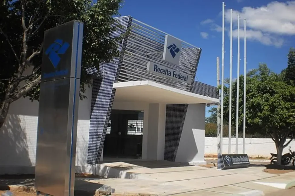 Receita Federal esclarece boato sobre notificação de adultos que moram com os pais | Foto: Reprodução/Wikimedia Commons
