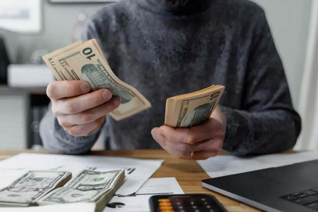 Expectativa no mercado financeiro cresce após anúncio de reunião entre Lula e Trump com impacto imediato na cotação do dólar | Foto: Reprodução/Canva