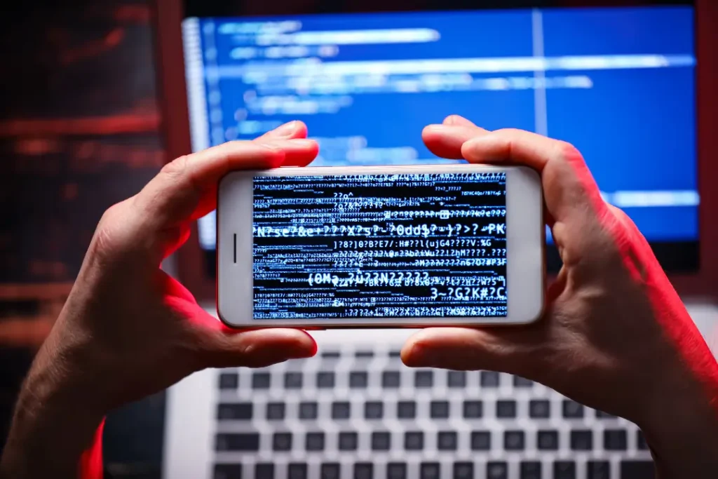O crescimento das fraudes digitais pressiona empresas e órgãos reguladores a fortalecer medidas de proteção | Foto: Reprodução/Canva