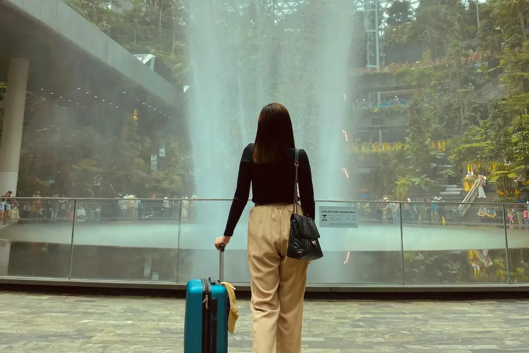 Brasileiros gastam mais no exterior e déficit em viagens já supera R$ 9bi em 2025