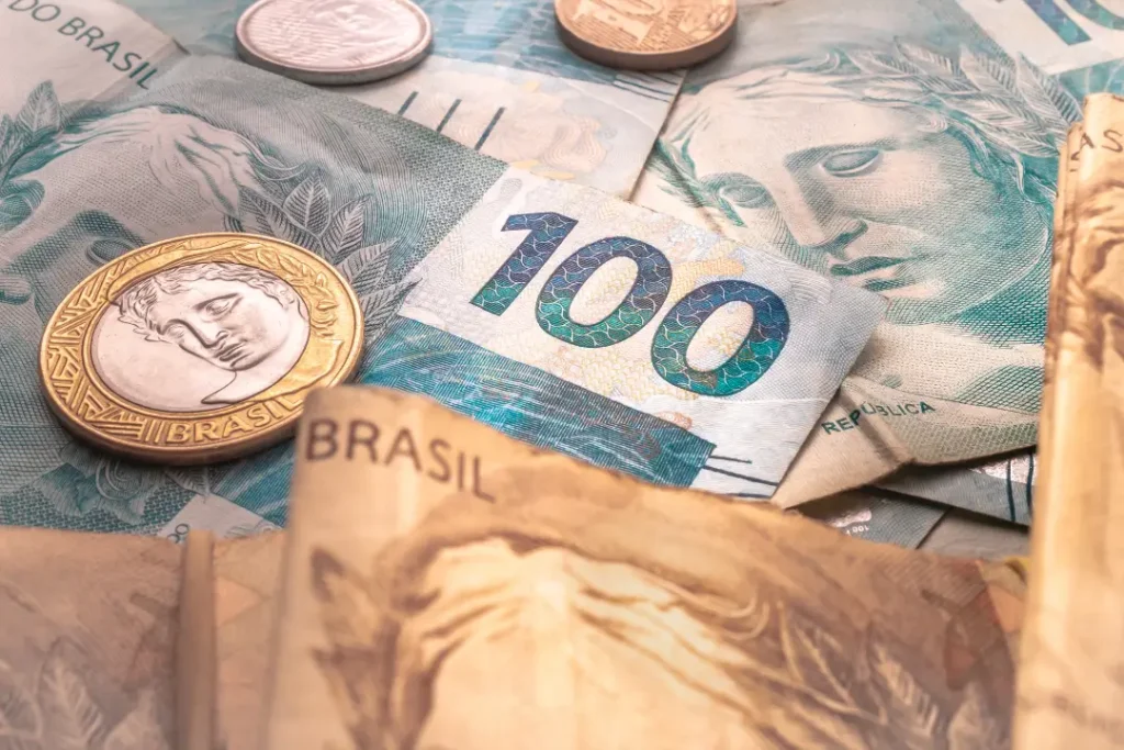 O Brasil alcançou a marca de R$ 3 trilhões em impostos pagos em 2025 — um recorde que reacende o debate sobre o destino do dinheiro público e o peso dos tributos no bolso do cidadão | Foto: Reprodução/Canva