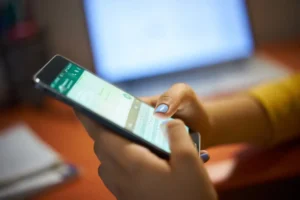 Pequenos empreendedores apostam no WhatsApp para crescer e atender melhor, mas ainda enfrentam o desafio de digitalizar a gestão dos clientes | Foto: Reprodução/Canva