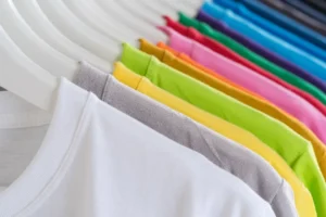 Versões mais baratas de produtos de grife circulam em alta nas redes sociais e provocam disputas entre marcas e imitadores | Foto: Reprodução/Canva