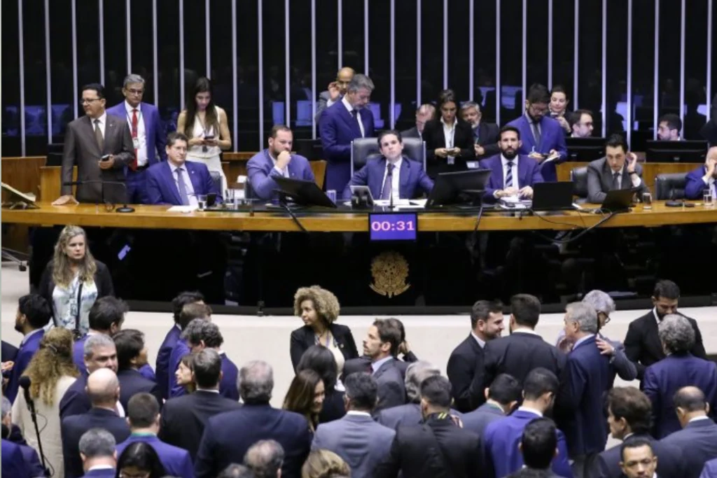 Câmara vota pela isenção do Imposto de Renda