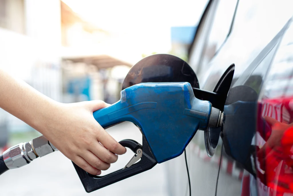 Preço da gasolina cai nas refinarias, segundo a Petrobras