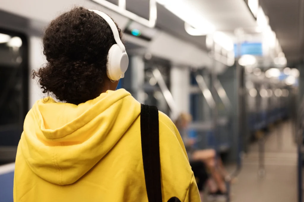 Trabalhadores levam mais de duas horas de deslocamento para trabalho em São Paulo.