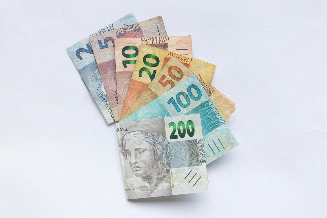 Salário mínimo de 2025 subiu para R$ 1.518: veja a estimativa para os próximos anos