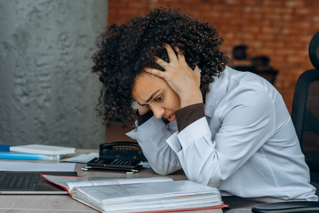 Pesquisa mostra que problemas financeiros estão diretamente ligados à saúde mental no trabalho