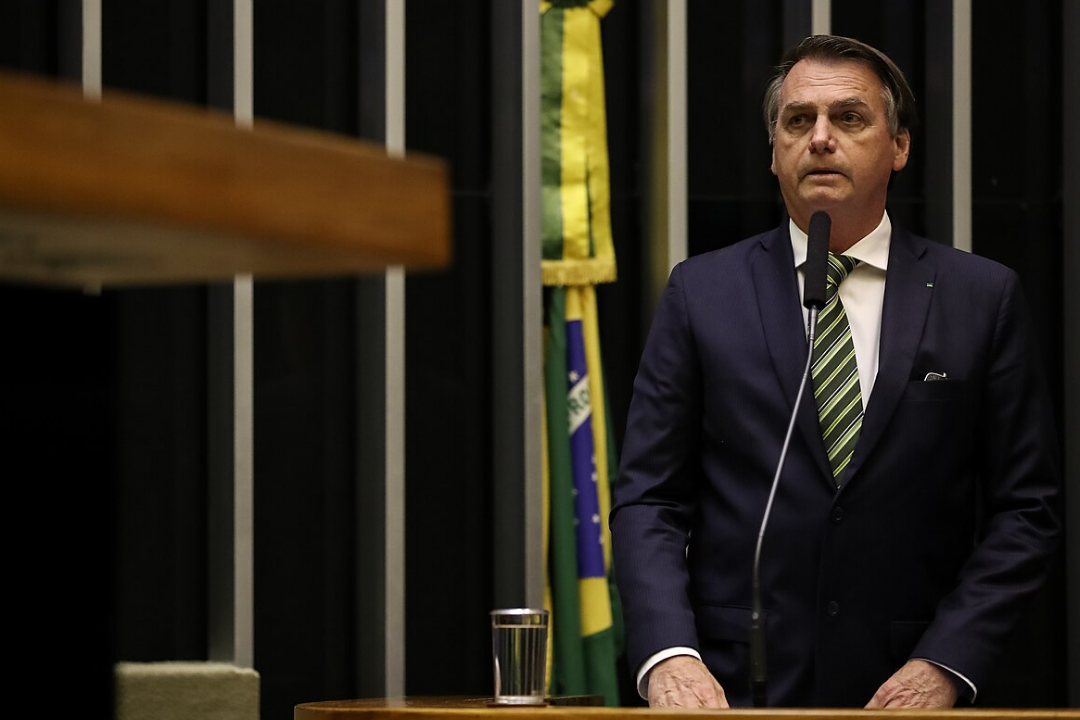 Bolsonaro é preso, a pedido do STF, por risco de fuga e violação da tornozeleira