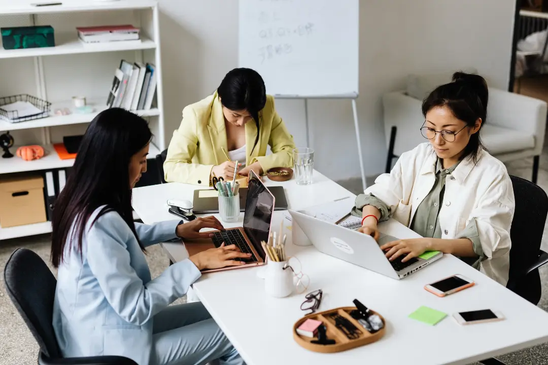 Desigualdade salarial: mulheres ganham 21% menos que homens no setor privado