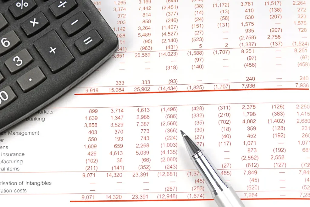 Durante a reestruturação global, a Telefónica aposta em digitalização e eficiência para enfrentar o novo cenário competitivo das telecomunicações | Foto: Reprodução/Canva