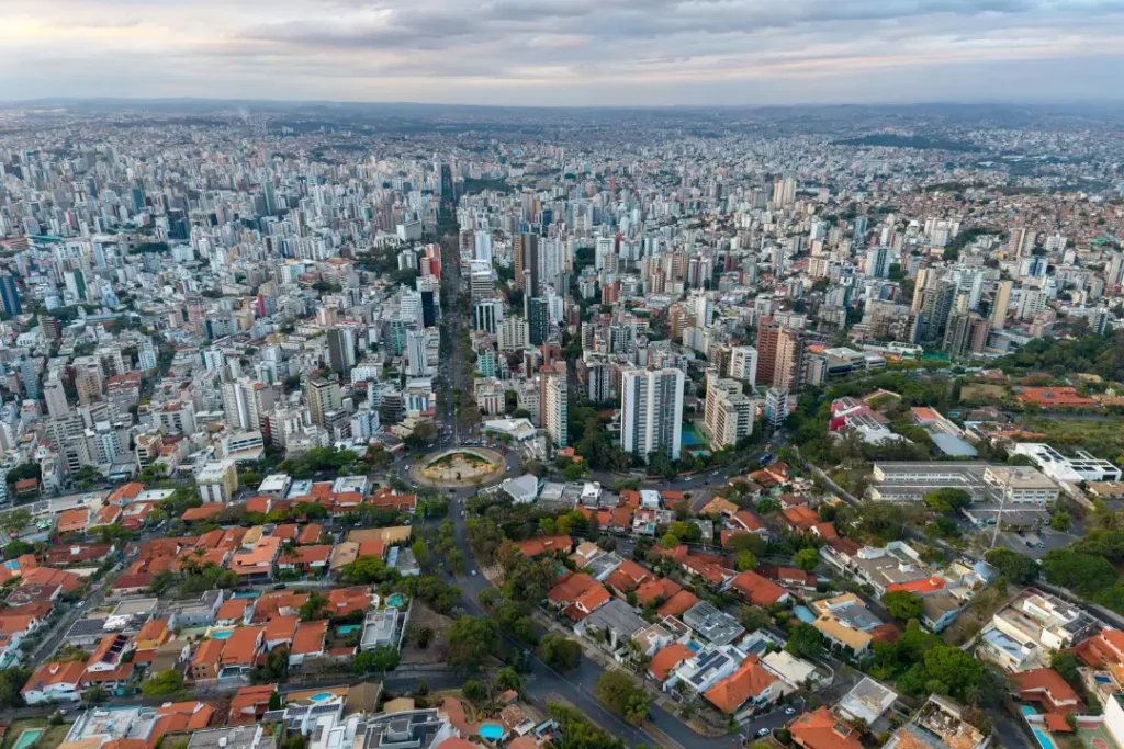 O cenário de mudanças climáticas também coloca em risco a geração de energia hidrelétrica, que responde por grande parte da energia no país | Foto: Reprodução/Canva