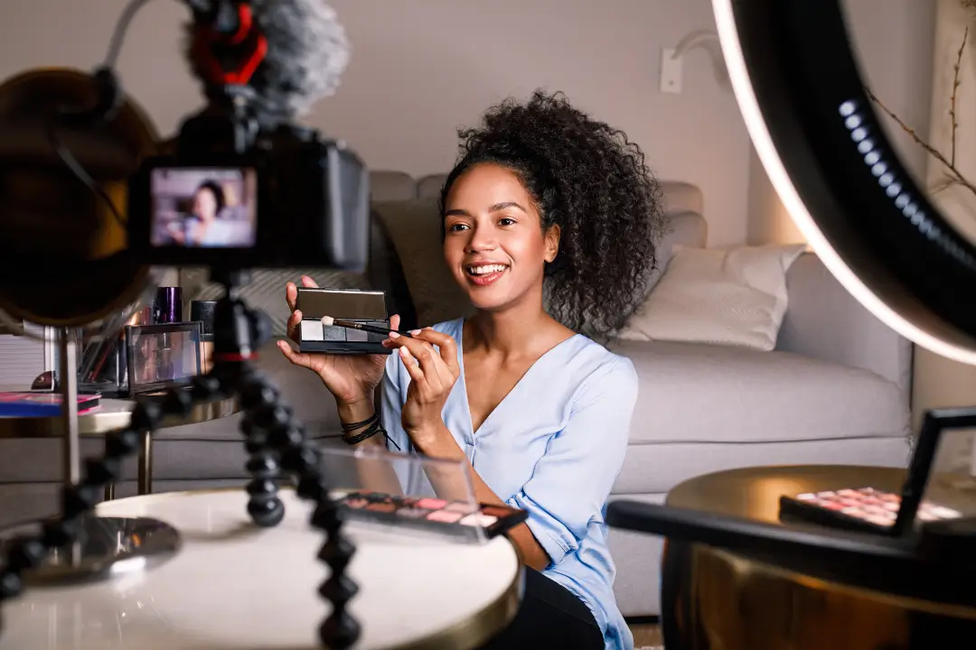 Da liberdade digital à segurança CLT: entenda o retorno das influenciadoras ao emprego formal