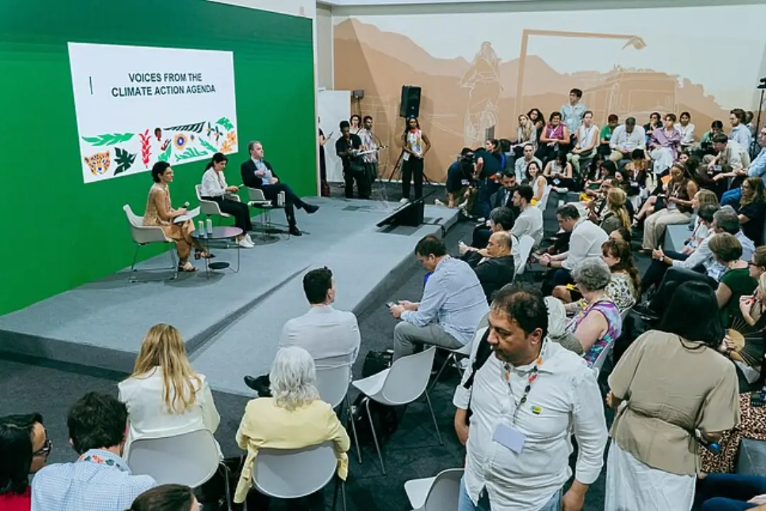 Discussões da COP30 destacam o peso das metas corporativas e a pressão global por ações climáticas mais rápidas | Foto: Reprodução/Wikimedia Commons