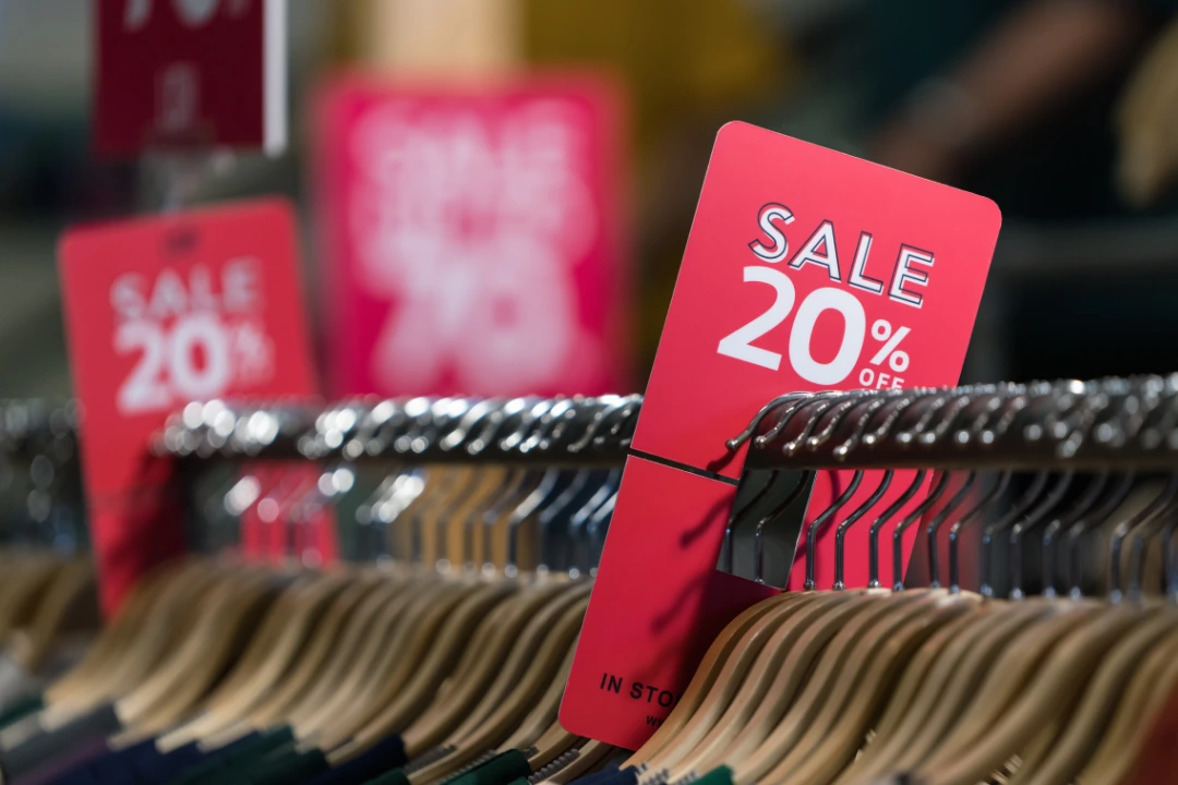 Black Friday deve bater recorde com comércio aquecido, mas juros altos ainda freiam compras