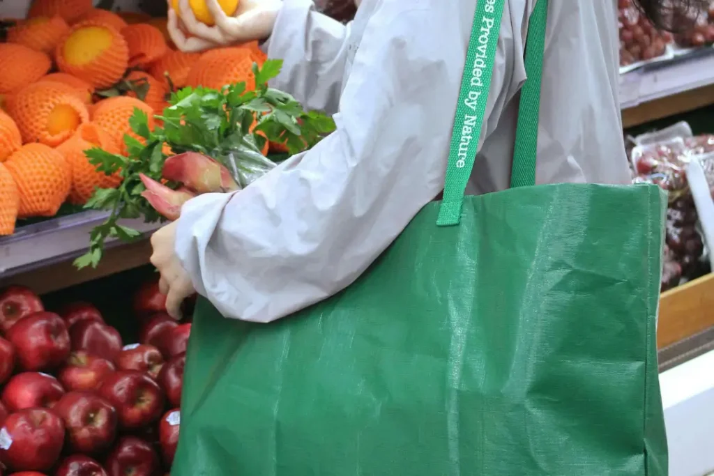 A desaceleração recente do mercado de trabalho formal, apontada pelo Caged, é monitorada como indicador importante para avaliar o reflexo nos próximos meses | Foto: Reprodução/Canva