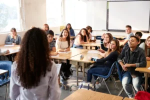 Expectativas da nova geração revelam mudanças nos caminhos de estudo e trabalho | Foto: Reprodução/Canva aula