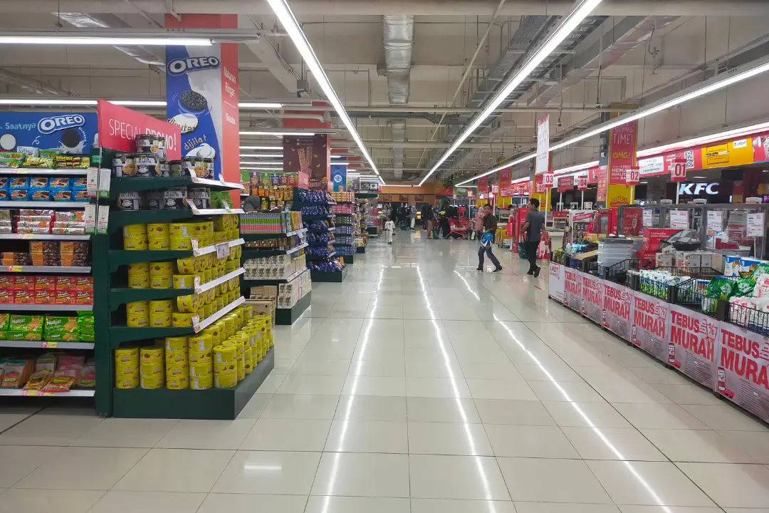 Varejo paulista deve crescer 5% em 2025, aponta FecomercioSP