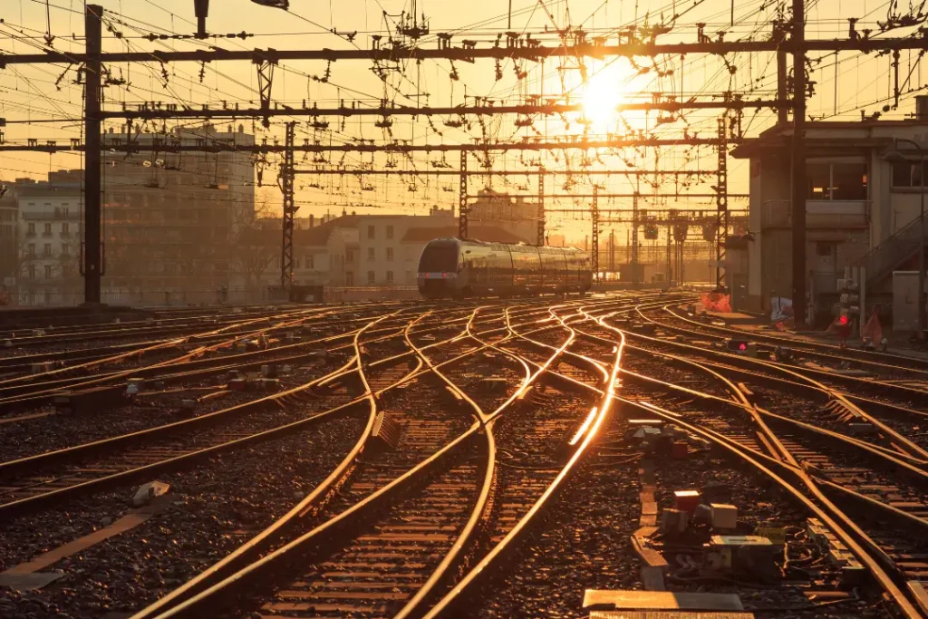 Os investimentos em ferrovias têm impacto direto sobre a economia local e regional | Foto: Reprodução/Canva