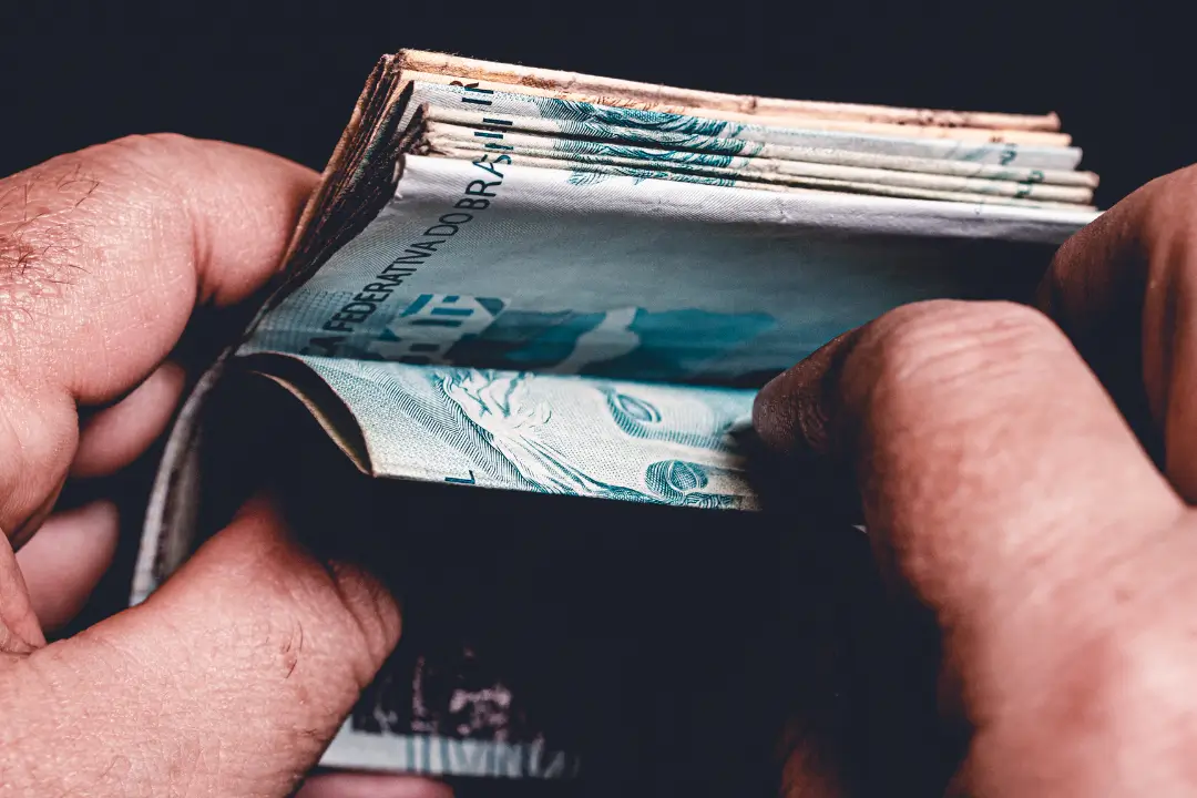 Saiba como o 13º salário pode virar investimento em 2026