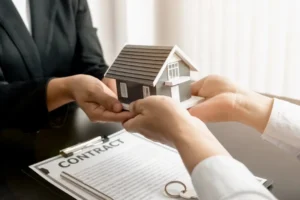 O Serviço Brasileiro de Apoio às Micro e Pequenas Empresas destaca que famílias devem manter uma reserva de emergência equivalente a pelo menos três meses de despesas fixas antes de assumir compromissos de longo prazo | Foto: Reprodução/Canva