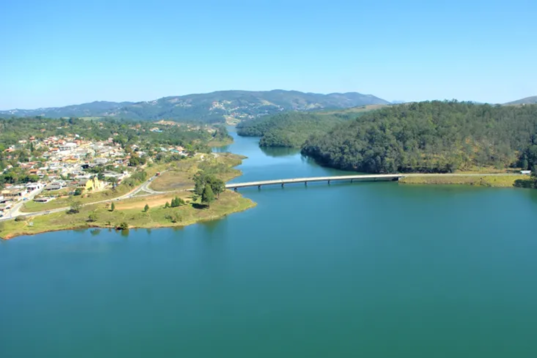 Reservatórios da Grande SP caem para 25,4%, governo mantém redução de pressão na água